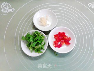 捞汁虾滑的做法步骤：2