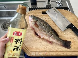 清蒸鲈鱼的做法步骤：2