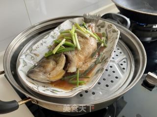 清蒸鲈鱼的做法步骤：7