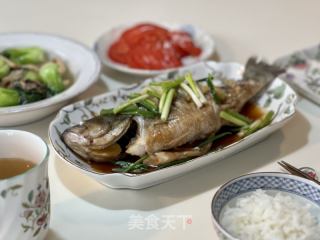 清蒸鲈鱼的做法步骤：8