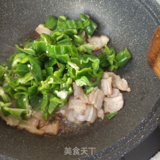 精五花炒皱皮椒的做法步骤：7
