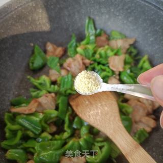 精五花炒皱皮椒的做法步骤：8
