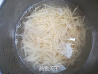 酸辣土豆丝的做法步骤：2