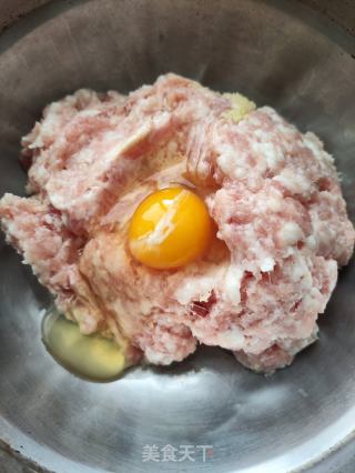 韭菜鲜肉小馄饨的做法步骤：2