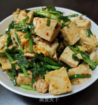肉末鸡蛋韭菜炒老豆腐的做法