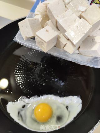 肉末鸡蛋韭菜炒老豆腐的做法步骤：4