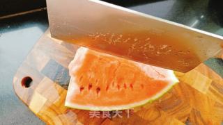 西瓜正确切法的做法步骤：2