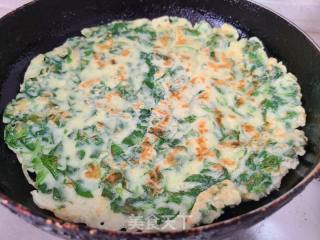 十香菜鸡蛋煎饼的做法步骤：7