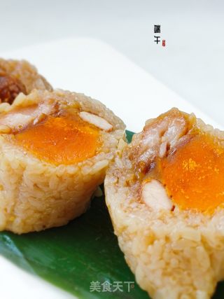 咸蛋黄鲜肉粽的做法步骤：1