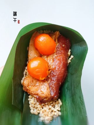 咸蛋黄鲜肉粽的做法步骤：9
