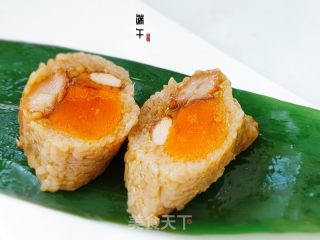 咸蛋黄鲜肉粽的做法步骤：19