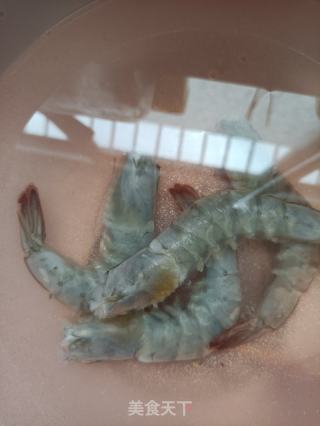原味鲜虾蒸土豆的做法步骤：1