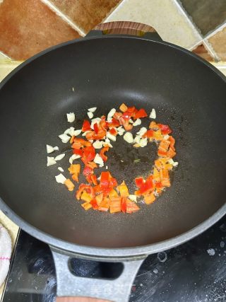 面筋炒火腿肠的做法步骤：3