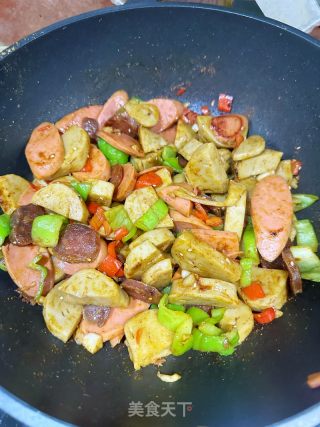 面筋炒火腿肠的做法步骤：7