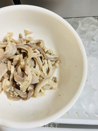 夏日开胃菜凉拌猪肚丝的做法步骤：4