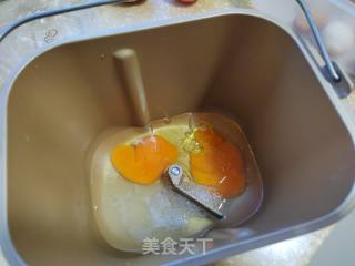 鸡蛋黑全麦吐司的做法步骤：1