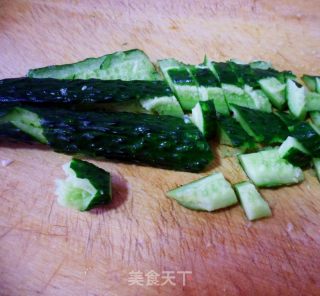 黄瓜拌松花的做法步骤：3