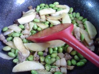 五花肉茭白炒毛豆的做法步骤：11