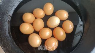 五香茶叶蛋的做法步骤：2