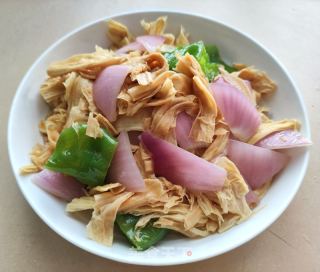 辣椒洋葱炒腐竹的做法步骤：8
