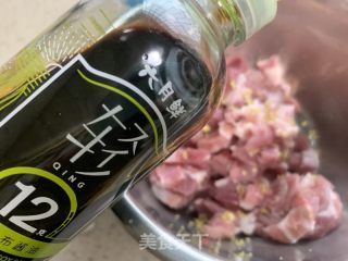 咸蛋黄肉粽的做法步骤：3