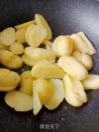 土豆肉沫麦饼的做法步骤：5