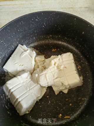 肥肠豆花的做法步骤：1