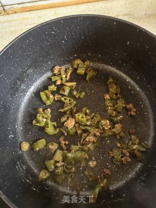 青椒肉碎拌生菜的做法步骤：6