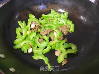 苦瓜炒牛肉的做法步骤：5