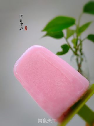 自制草莓味雪糕的做法步骤：1