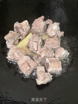 百叶结红烧排骨的做法步骤：4