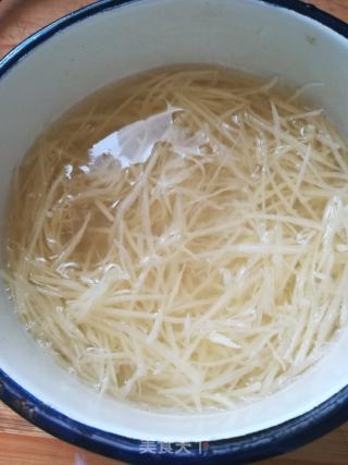 凉拌土豆丝的做法步骤：2