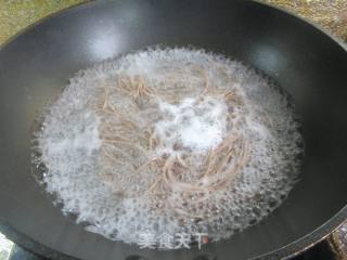 鸡蛋黄瓜拌荞麦面的做法步骤：5