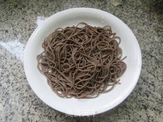 鸡蛋黄瓜拌荞麦面的做法步骤：7