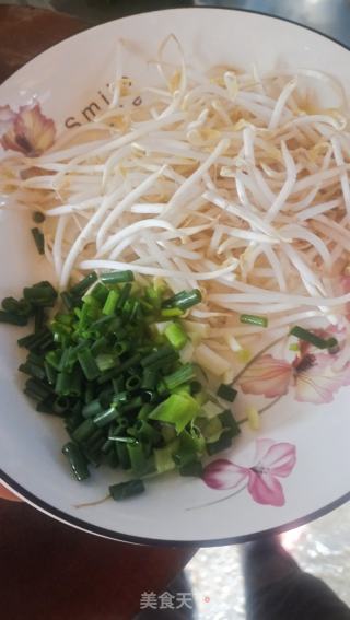 火腿炒米粉的做法步骤：2