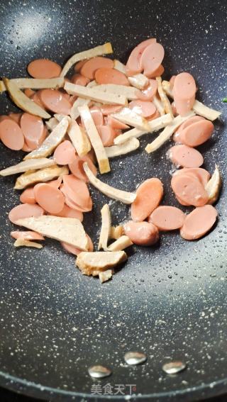 火腿炒米粉的做法步骤：4