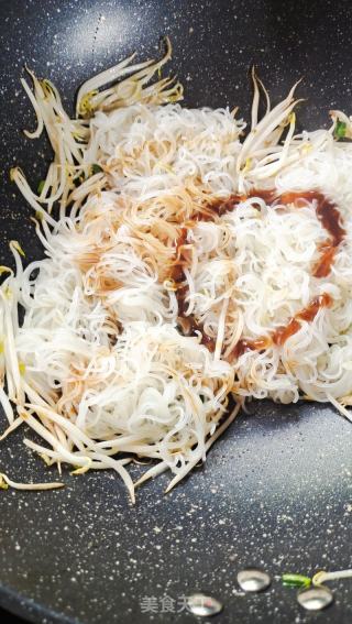 火腿炒米粉的做法步骤：7