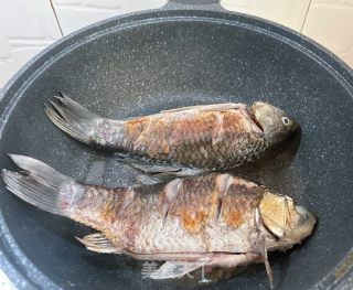 啤酒鲫鱼的做法步骤：4