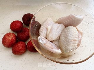 荔枝鸡翅的做法步骤：1