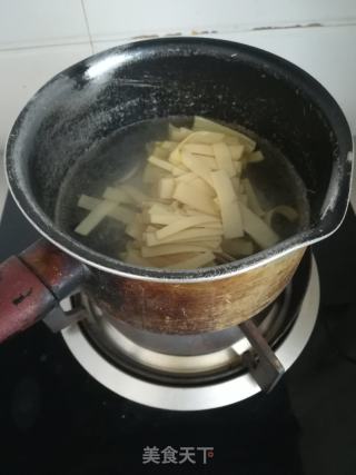 拌大拉皮的做法步骤：7