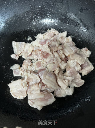 五花肉炒菌的做法步骤：1