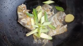辣焖鲳鱼的做法步骤：4