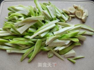 丝瓜虾皮豆腐汤的做法步骤：1