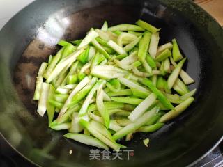 丝瓜虾皮豆腐汤的做法步骤：4