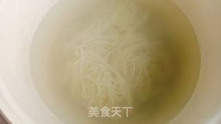 蒜蓉炒面的做法步骤：1