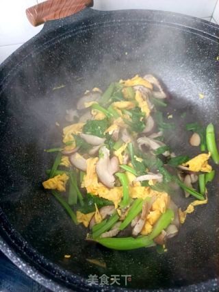 菜芯香菇炒蛋的做法步骤：13