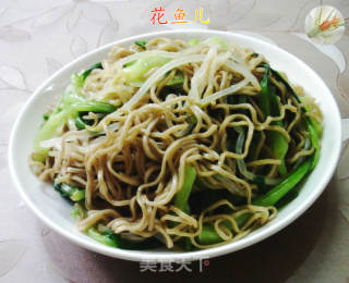 绿豆芽鸡毛菜拌青稞方便面的做法