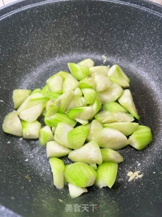 丝瓜豆腐皮鸡蛋汤的做法步骤：4