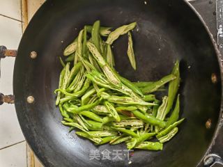 青椒炒牛肉的做法步骤：3
