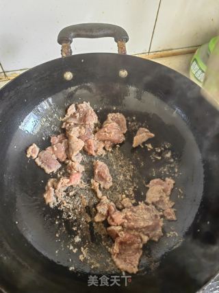青椒炒牛肉的做法步骤：7